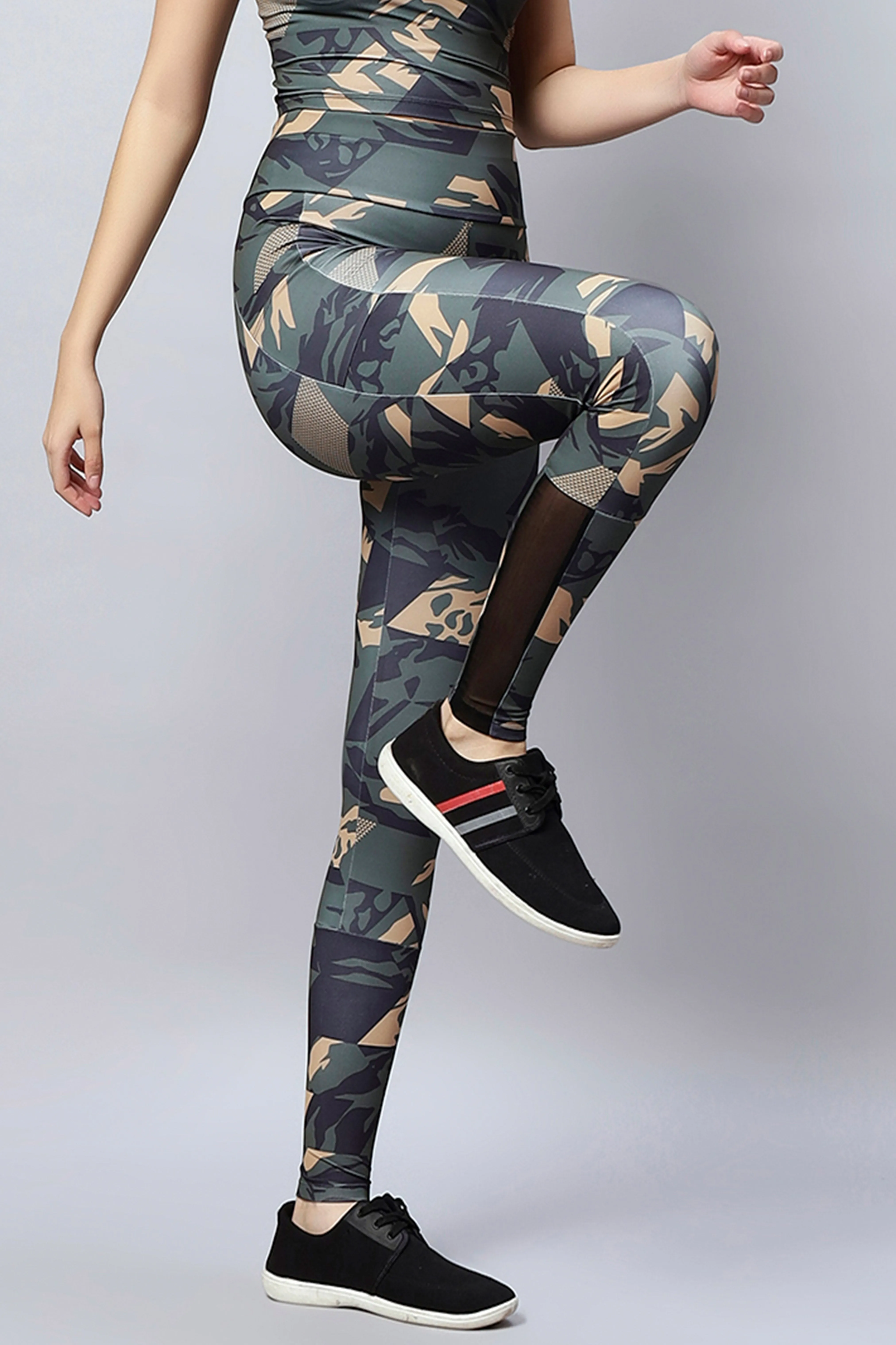 WOMEN'S HIGH-PERFORMANCE CAMO PRINT WORKOUT PANTS – PERFECT FOR YOGA, ZUMBA, RUNNING, AND SPORTS
